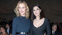 Eva Herzigová a Monica Bellucci na přehlídce značky Dior v Paříži