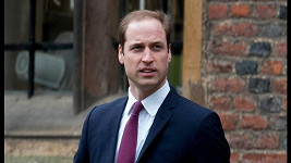 První den studií na Univerzitě Cambridge si princ William určitě představoval jinak. 