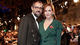 Joanne Kathleen Rowling a Neil Murray na filmové premiéře v Paříži