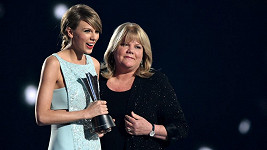 Taylor Swift s maminkou Andreou