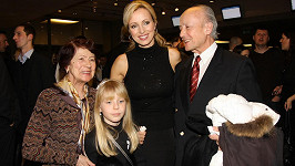 Kateřina Brožová s rodiči a dcerou na archivním snímku