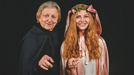 Václav Neckář nazpíval vánoční ukolébavku s mladou zpěvačkou Dessi.