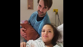 Petr Poláček s manželkou Katkou a novorozeným synem Tobiášem