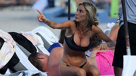 Francesco Totti si užíval na pláži s partnerkou Noemi Bocchi. 