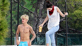 Kendall Jenner si s Bieberem zaskákala na trampolíně.