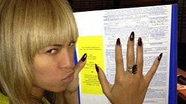 Beyoncé byla u voleb k nepoznání. 
