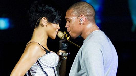 Rihanna s Chrisem Brownem na archivním snímku.