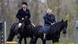 Královna Alžběta II. si i v pokročilém věku dopřává vyjížďky na koni.
