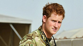 Princ Harry na základně v Afghánistánu.