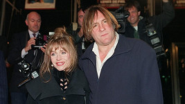 Élisabeth a Gérard Depardieuovi na fotce z 90. let.