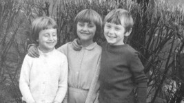 Zdeňka Pohlreich na fotce z dětství (uprostřed).