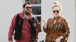 Adele se rozvádí se Simonem Koneckim. 