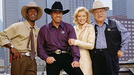 Slavná parta ze seriálu Walker, Texas Ranger. Zleva Clarence Gilyard Jr., Chuck Norris, Sheree Wilson a Noble Willingham