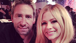 Avril Lavigne je už zase zamilovaná do svého manžela.