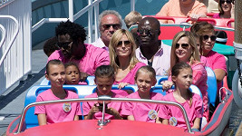 Heidi Klum vyrazila se svými dětmi a bývalými láskami do Disneylandu.