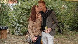 Pavel Dytrt s přítelkyní Erikou na festivalu Mezi ploty