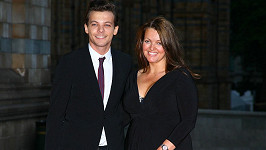 Louis se svou mámou Johannah loni v srpnu...