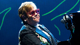 Elton John bojuje s infekcí.