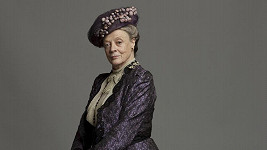 Maggie Smith jako Violeta, hraběnka-vdova z Granthamu, v seriálu Panství Downton.