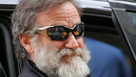 Robin Williams vypadá jak bezdomovec.