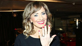 Daniela Šinkorová se po 4 měsících po svatbě nechala konečně fotit se snubním prstenem.