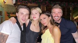 Rodina Beckhamů se těší na svatbu.