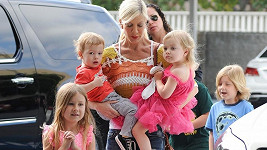 Tori Spelling a její čtyři děti