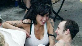 Amy Winehouse a Blake Fielder-Civil, když spolu ještě byli šťastní.