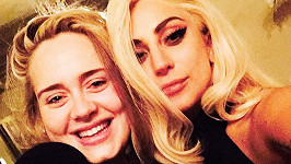 Kují Adele a Lady Gaga nějaké pěvecké pikle?