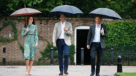 Na Dianu zavzpomínali princové William a Harry i vévodkyně Kate.