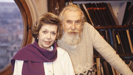 Zdeněk Podskalský s Jiřinou Jiráskovou na archivním snímku