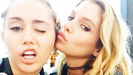 Miley Cyrus se svojí údajnou novou známostí Stellou 