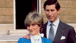 Lady Diana a princ Charles v roce 1981, kdy se zasnoubili.