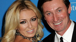 Paulina se svým otcem Waynem Gretzkym.