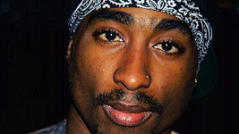Tupac prý stále žije.