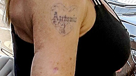 Podle tetování určitě už máte jasno...