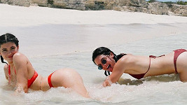 Kylie a Kendall Jenner v Karibiku