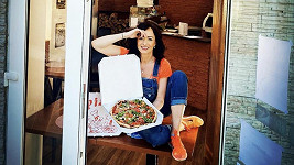 Daniela Šinkorová začala sama péct pizzu.
