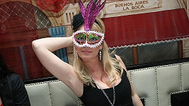 Lucie Benešová na karnevalu v argentinské restauraci