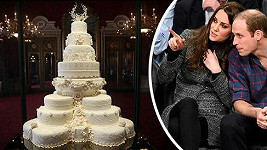 William s Kate musí žasnout, kolik je někdo ochotný zaplatit za nedojedený kousek jejich osmipatrového svatebního dortu.