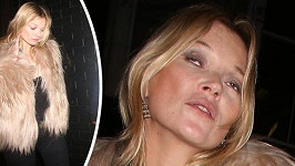 Kate Moss si opět dala do nosu.