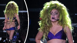 Lady Gaga si už se zpěvem nevystačí.