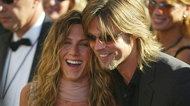 Brad Pitt a Jennifer Aniston v roce 2002