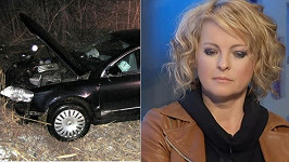 Auto, v němž jela Iveta Bartošová, má zdemolovaný předek.