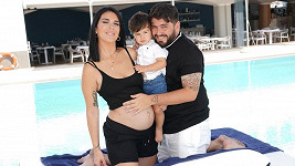 Diego Armando Maradona Sinagra s manželkou Nunziou a synem Diegem