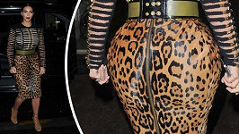 Kim Kardashian a další příšernost z jejího šatníku.