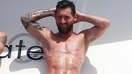 Lionel Messi chytá bronz na jachtě.