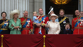 Královská rodina během oslav Trooping the Colour v roce 2015