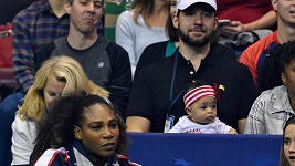 Serenu přišel na zápas podpořit manžel Alexis i s dcerkou Alexis Olympií.