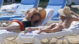 Kate Hudson s maminkou Goldie Hawn mají Havaj...